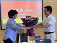 夏去秋来情谊长，欢声笑语送祝福——记城区幼儿园教工退休欢送会